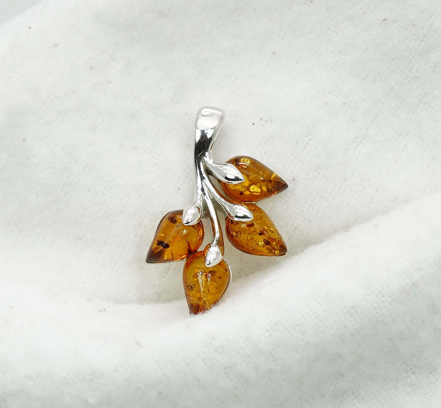 925 Solid Sterling Silver Natural Baltic Amber Pendant 2.5 Gram