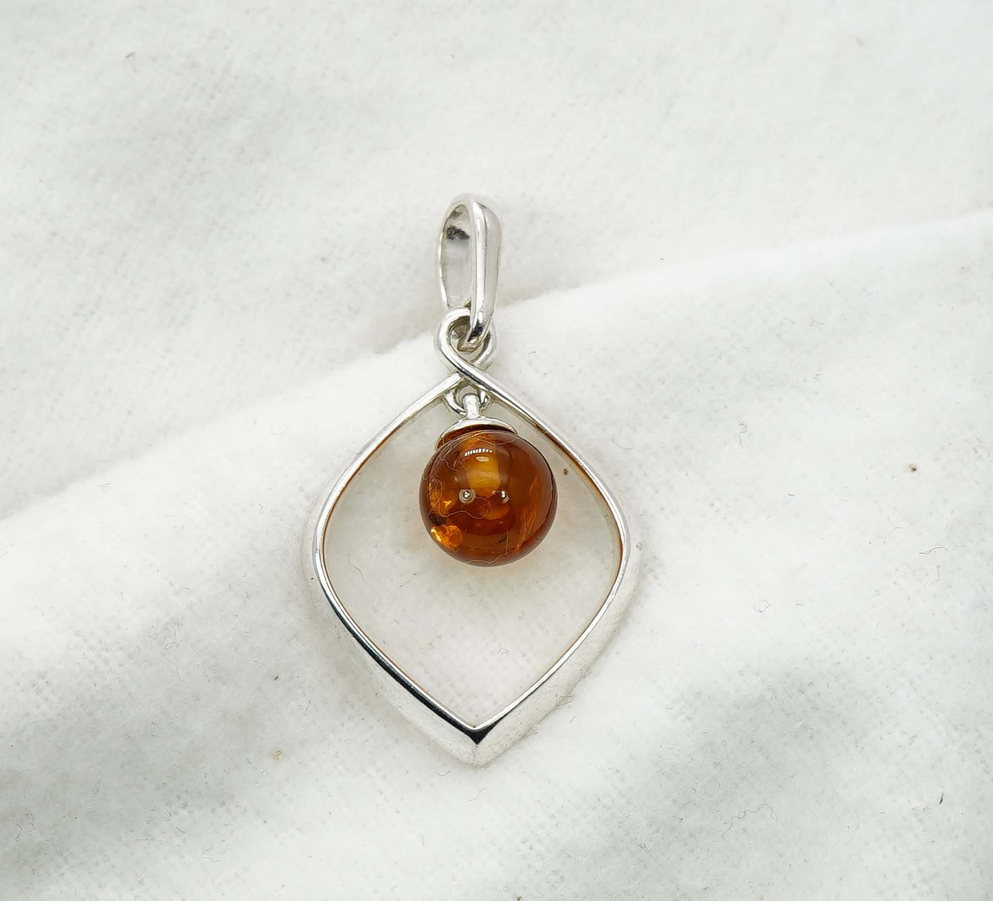 925 Solid Sterling Silver Natural Baltic Amber Pendant 2.4 Gram