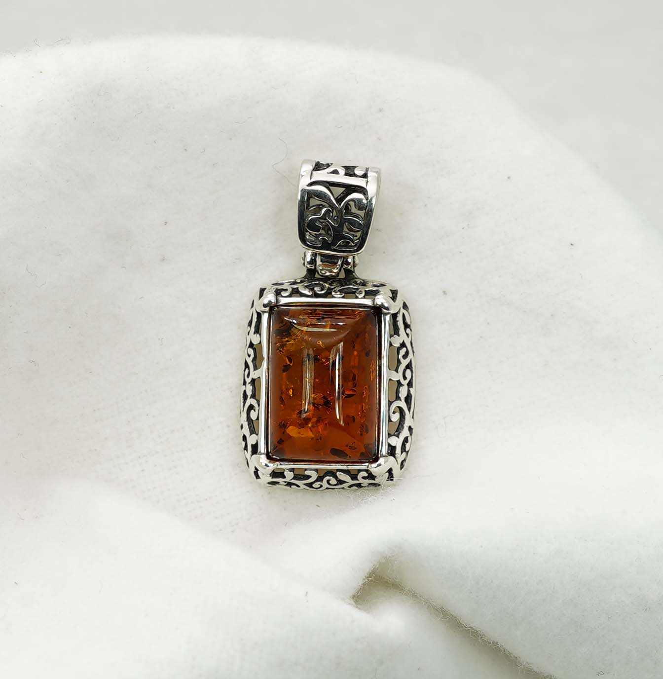 925 Solid Sterling Silver Natural Baltic Amber Pendant 4.1 Gram