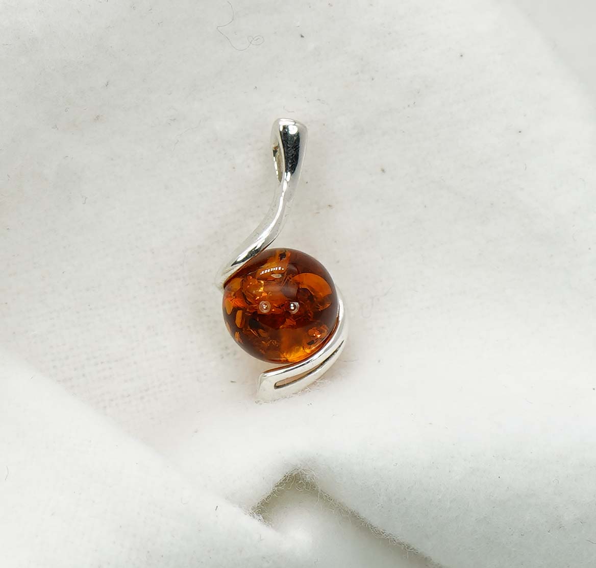 925 Solid Sterling Silver Natural Baltic Amber Pendant 2.2 Gram