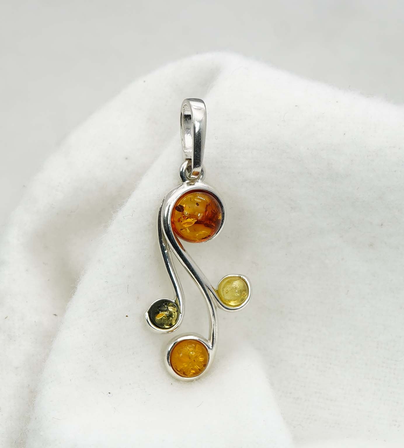 925 Solid Sterling Silver Natural Baltic Amber Pendant 2.6 Gram