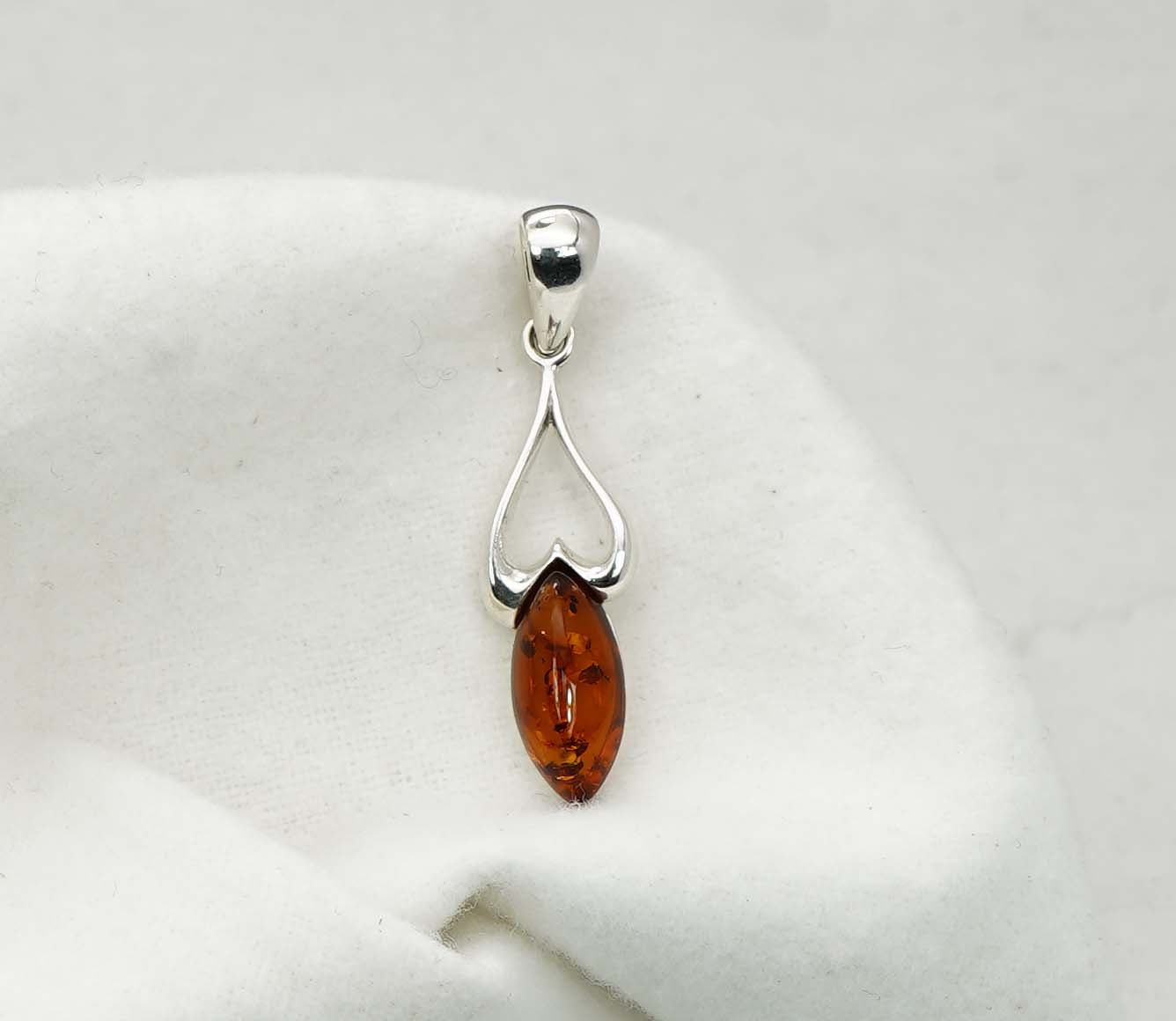 925 Solid Sterling Silver Natural Baltic Amber Pendant 2.Gram