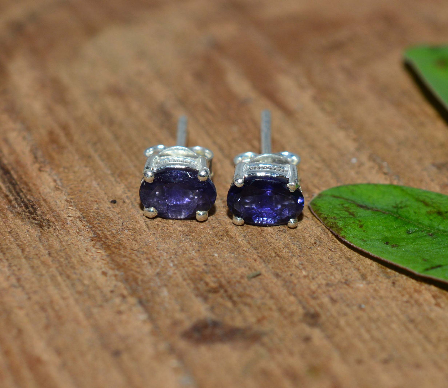 925 SOLID STERLING SILVER FACETED BLUE IOLITE STUD EARRING