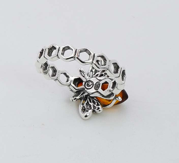 925 Solid Sterling Silver Natural Baltic Amber Bee Style Ring - 2.9 Grams