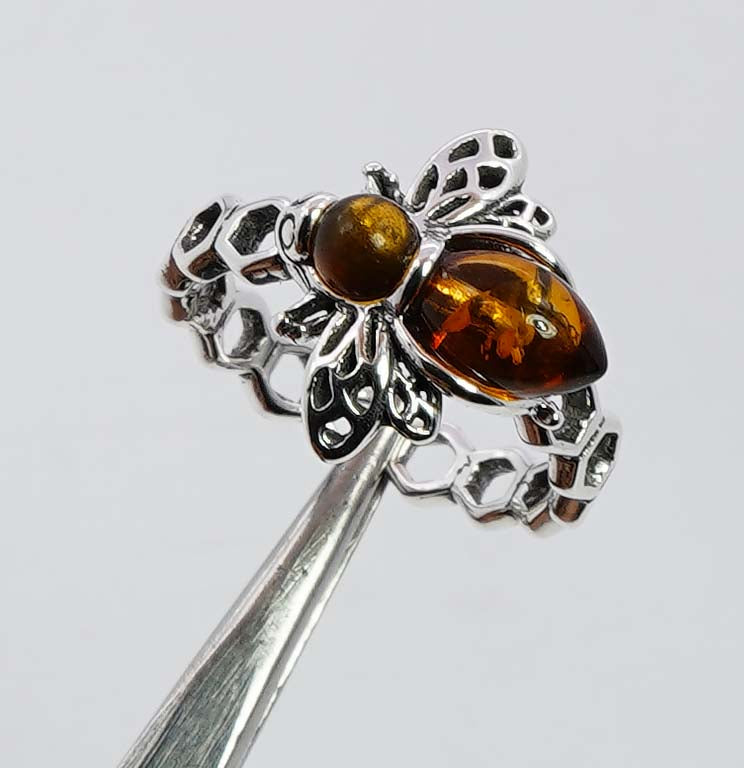 925 Solid Sterling Silver Natural Baltic Amber Bee Style Ring - 2.9 Grams