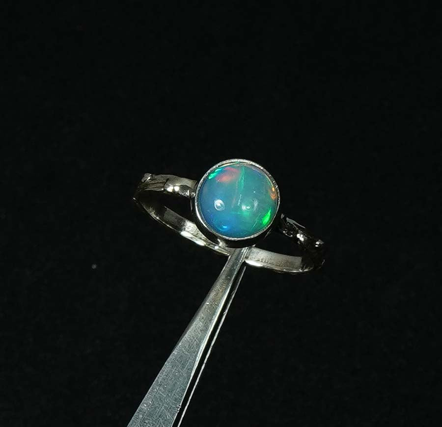 925 Solid Sterling Silver Natural Ethiopian Opal Ring - 2.5 Grams