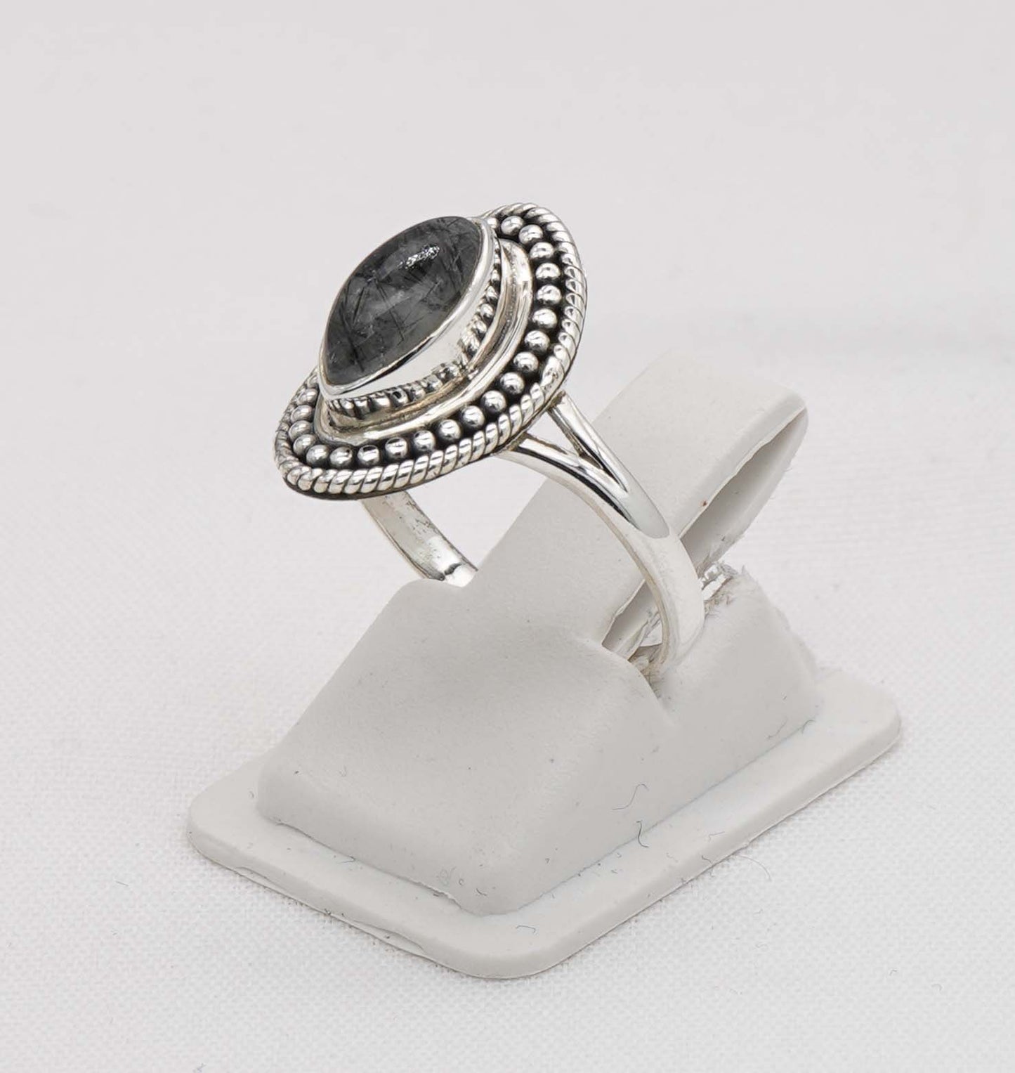 925 Solid Sterling Silver Designer Ring - 3.5 Grams