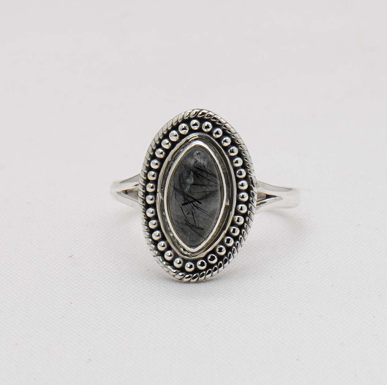 925 Solid Sterling Silver Designer Ring - 3.5 Grams