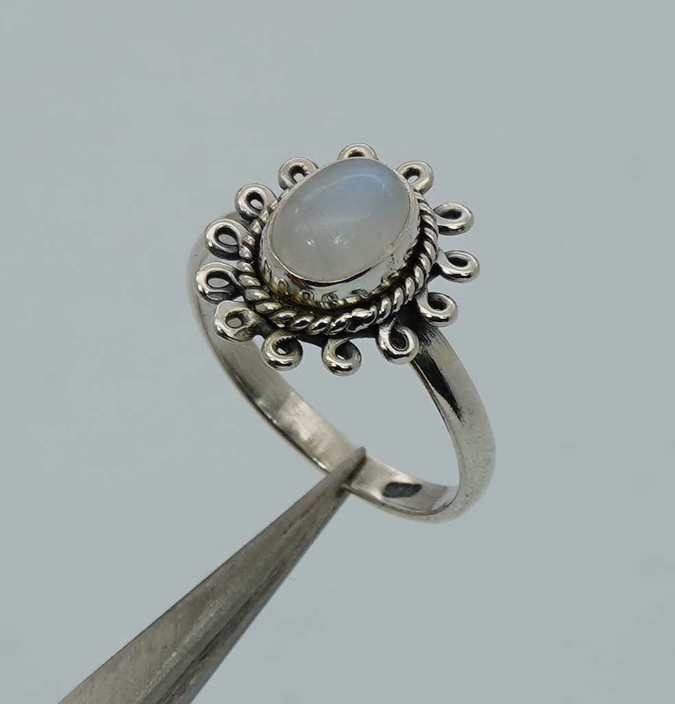 925 Solid Sterling Silver Designer Ring - 3.5 Grams