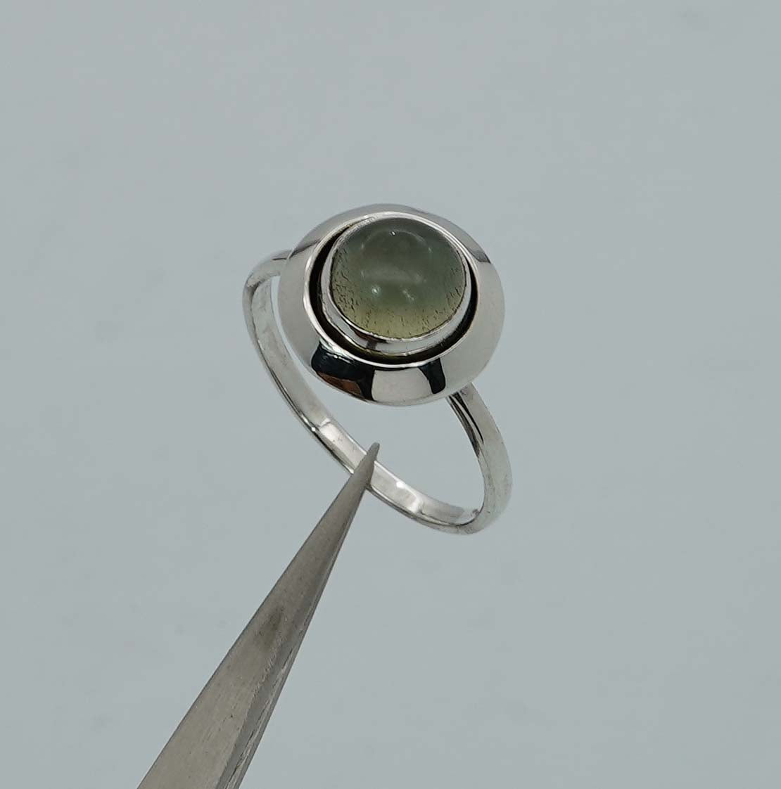 925 Solid Sterling Silver Designer Ring - 2.5 Grams