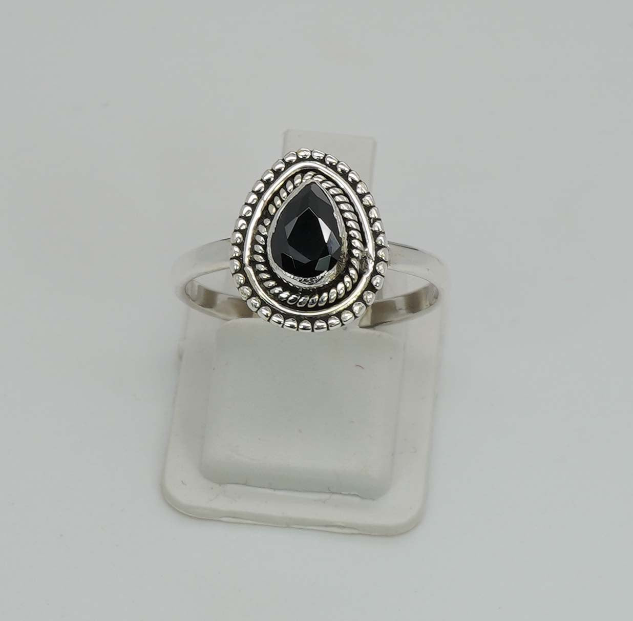 925 Sterling Silver Faceted Gemstone Ring - 2.5 Grams