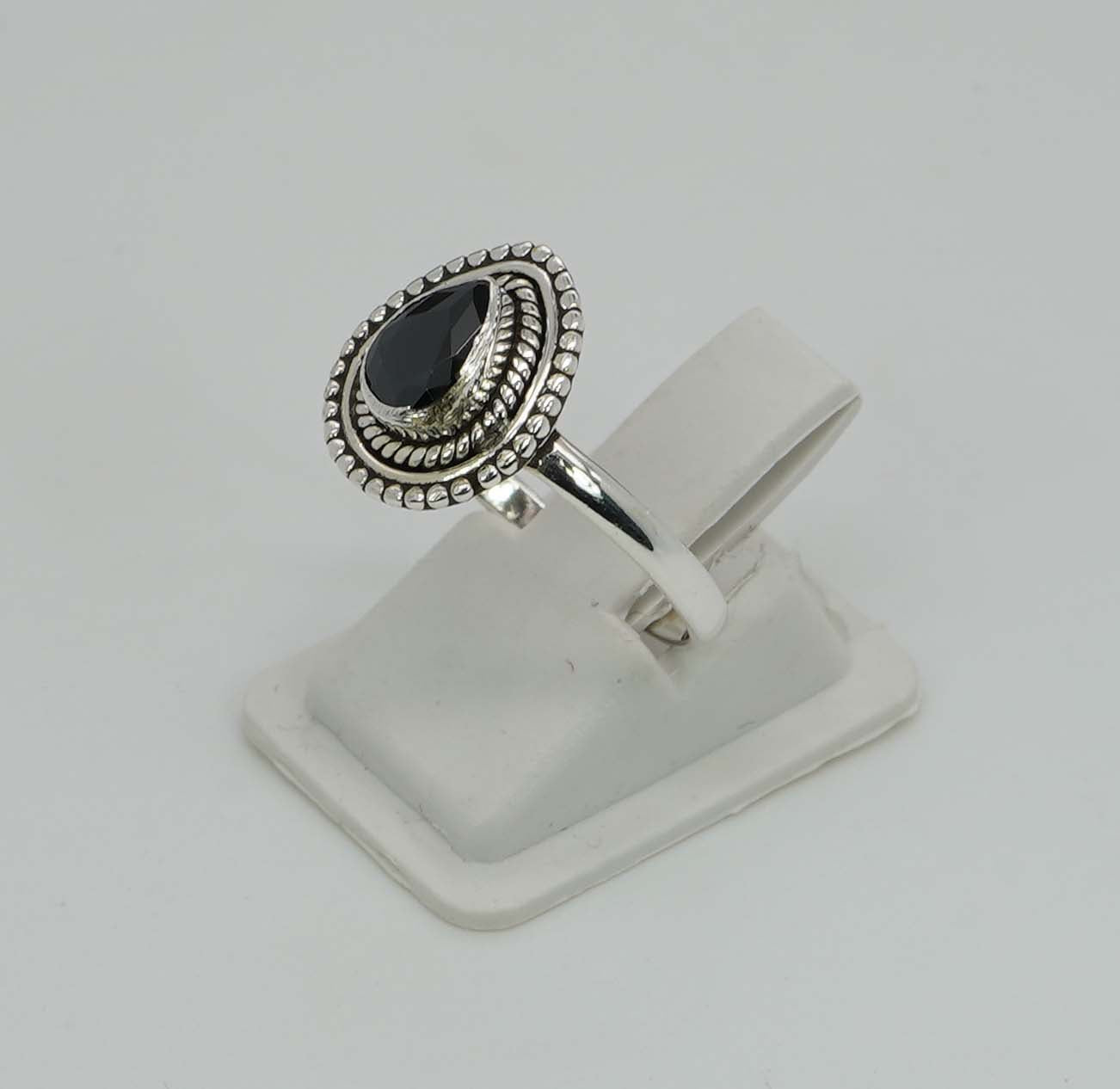 925 Sterling Silver Faceted Gemstone Ring - 2.5 Grams