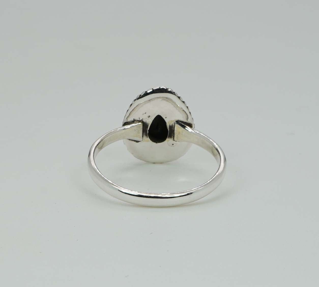 925 Sterling Silver Faceted Gemstone Ring - 2.5 Grams