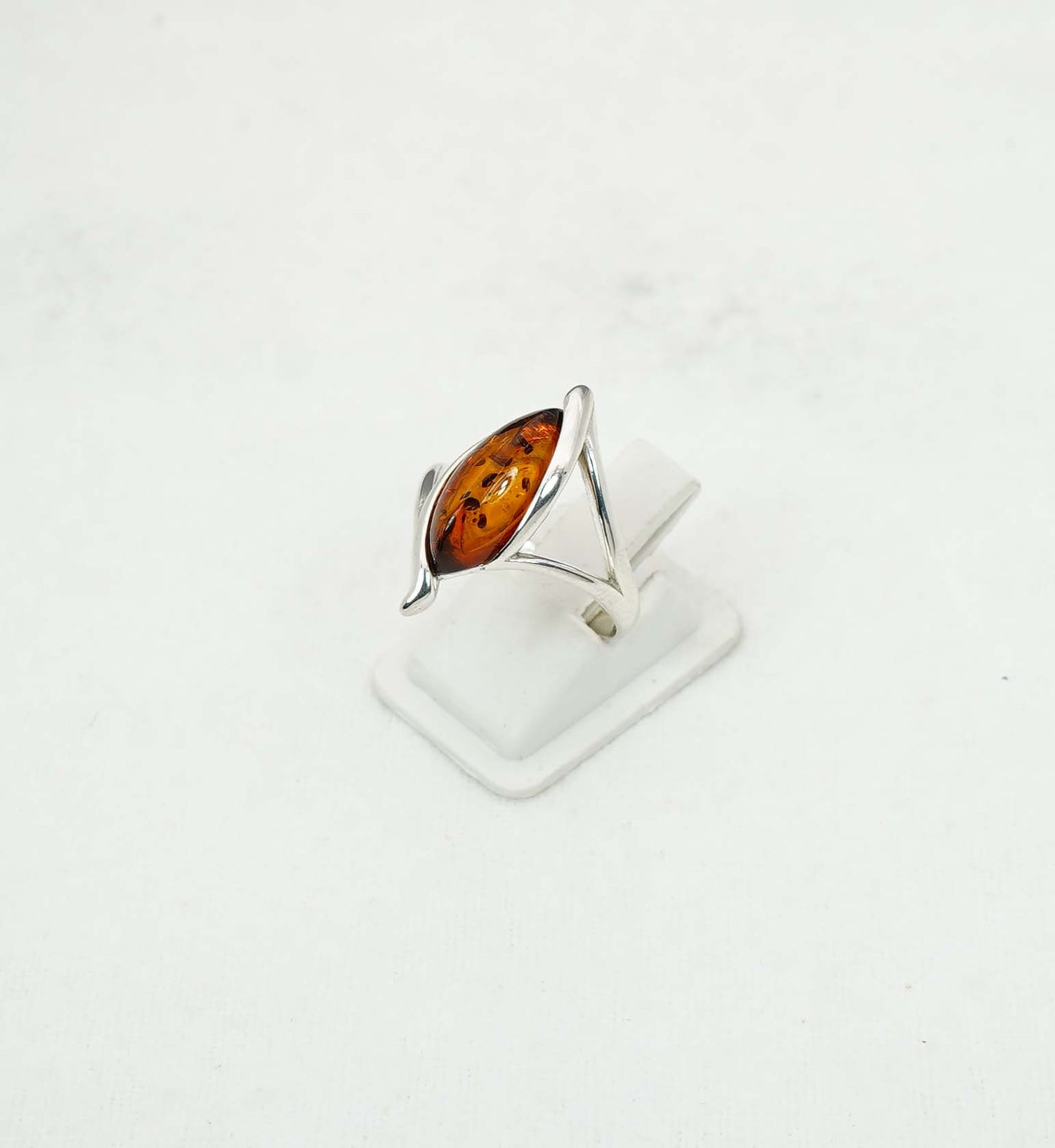 925 Solid Sterling Silver Natural Baltic Amber Ring - 3.7 Grams