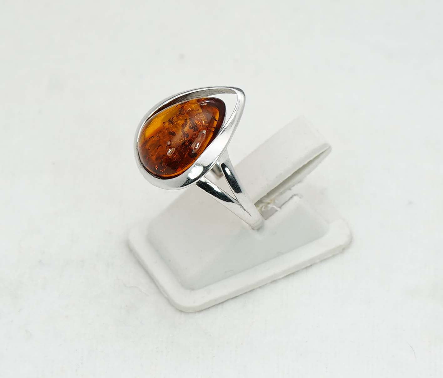 925 Solid Sterling Silver Natural Baltic Amber Ring - 2.7 Grams