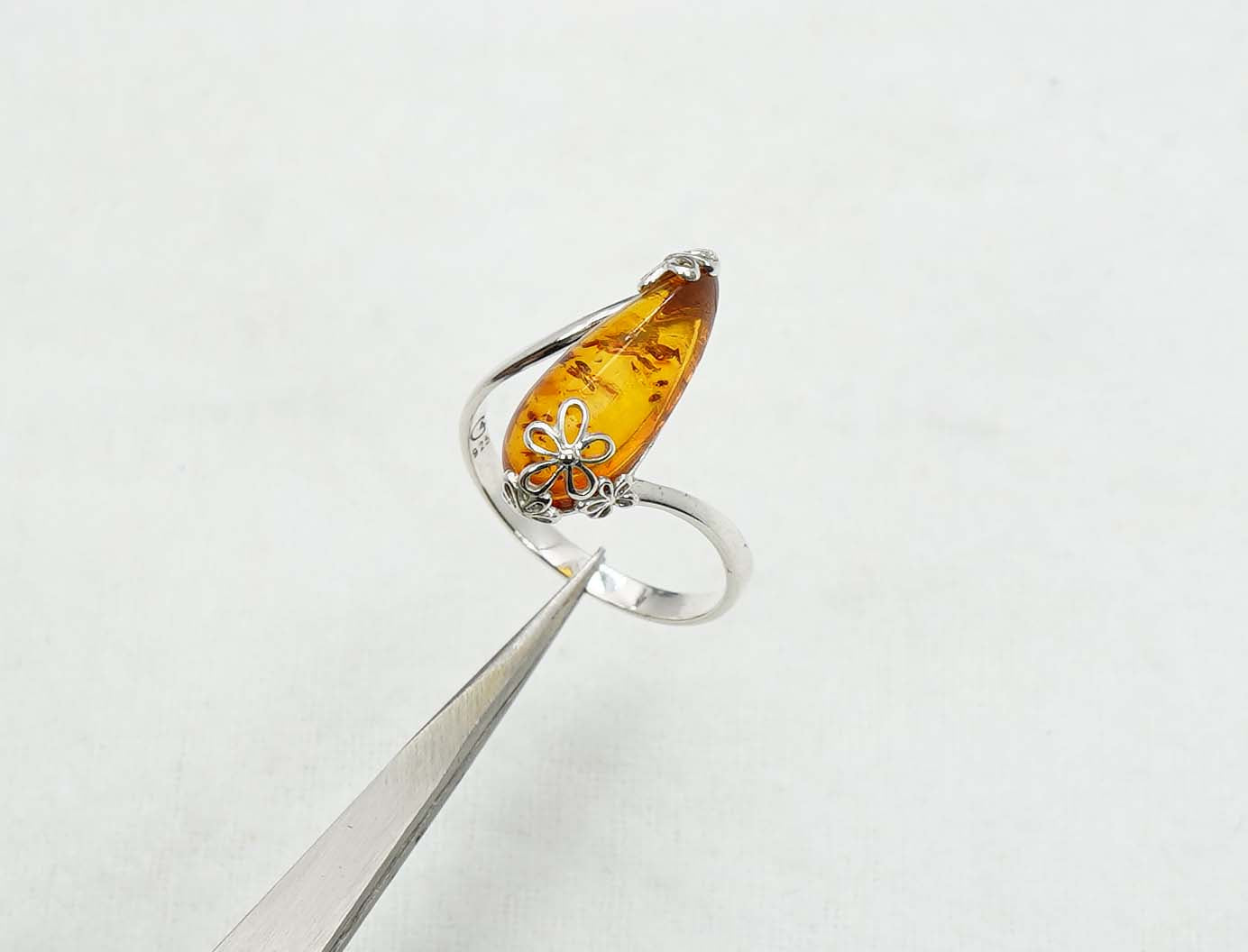 925 Solid Sterling Silver Natural Baltic Amber Ring - 2.6 Grams