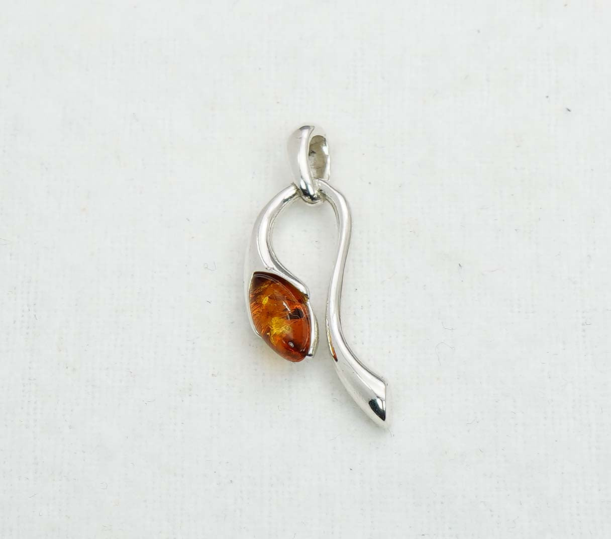 925 Solid Sterling Silver Natural Baltic Amber Pendant - 2.6 Gram