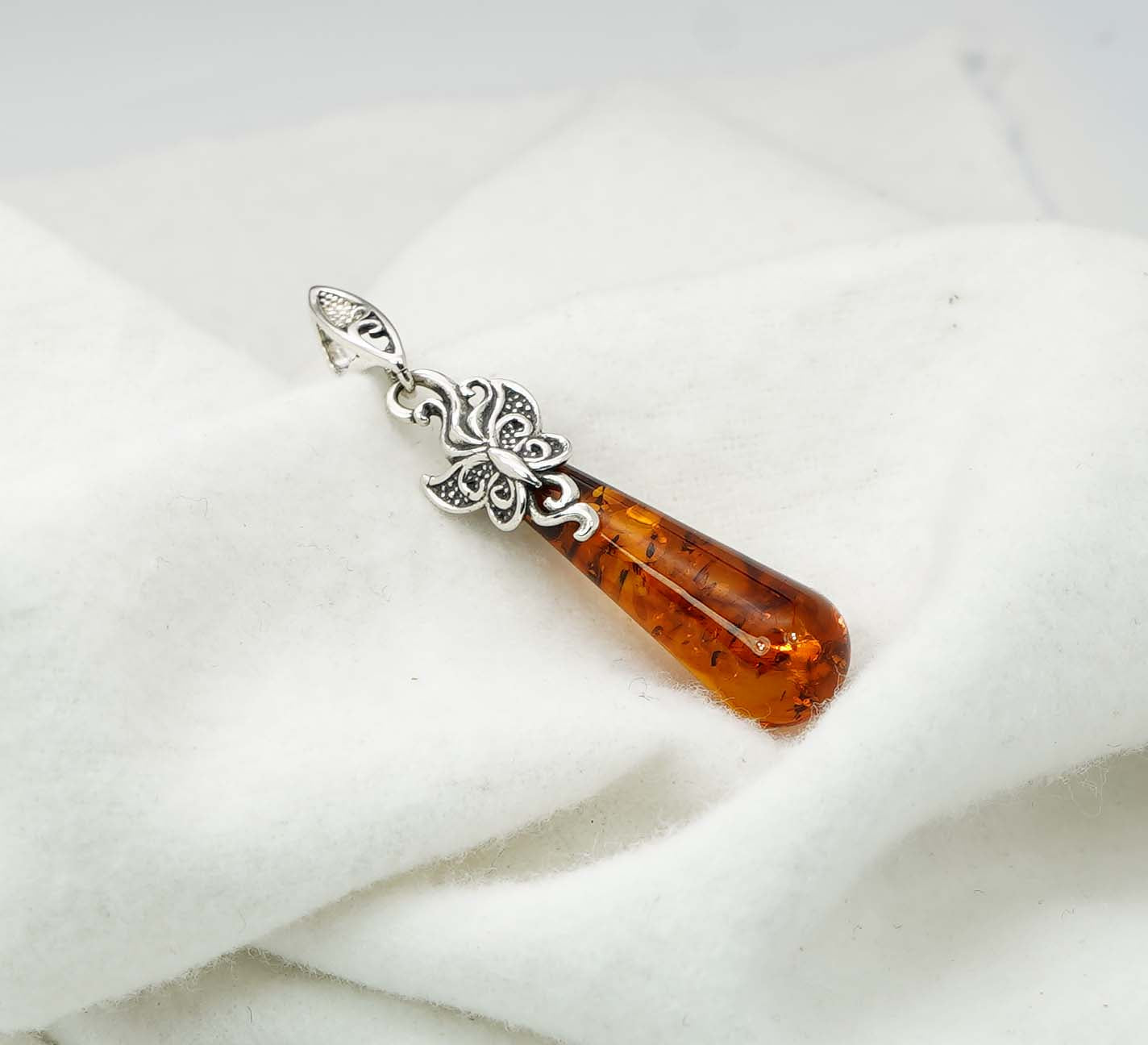 925 Solid Sterling Silver Natural Baltic Amber Pendant - 4.6 Gram