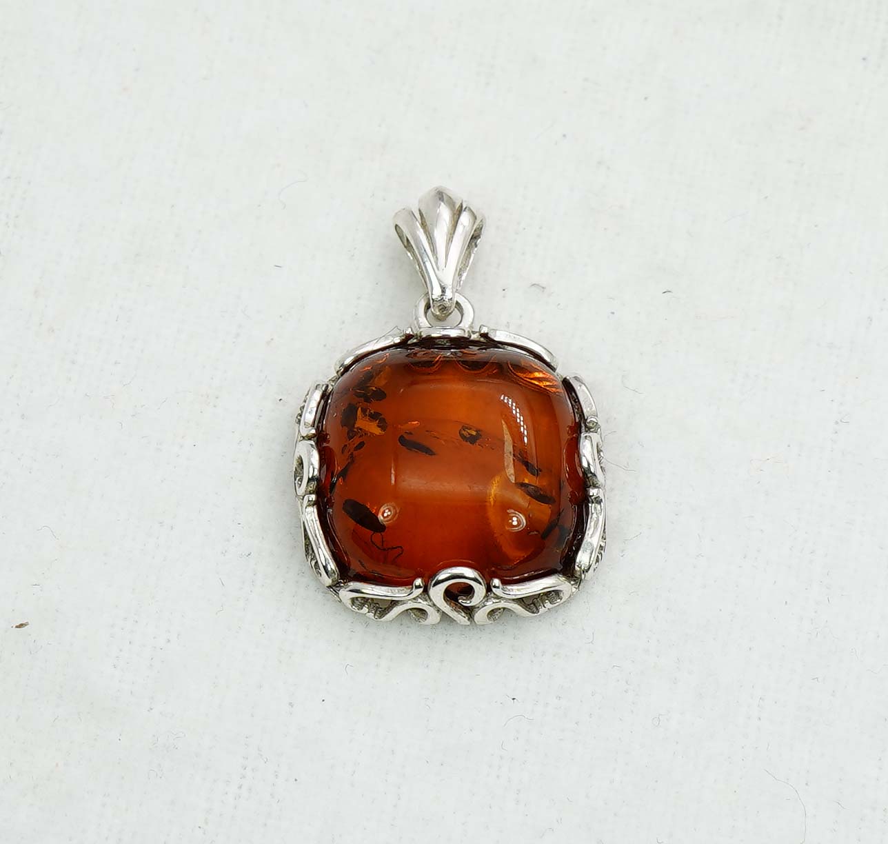 925 Solid Sterling Silver Natural Baltic Amber Pendant - 2.6 Gram