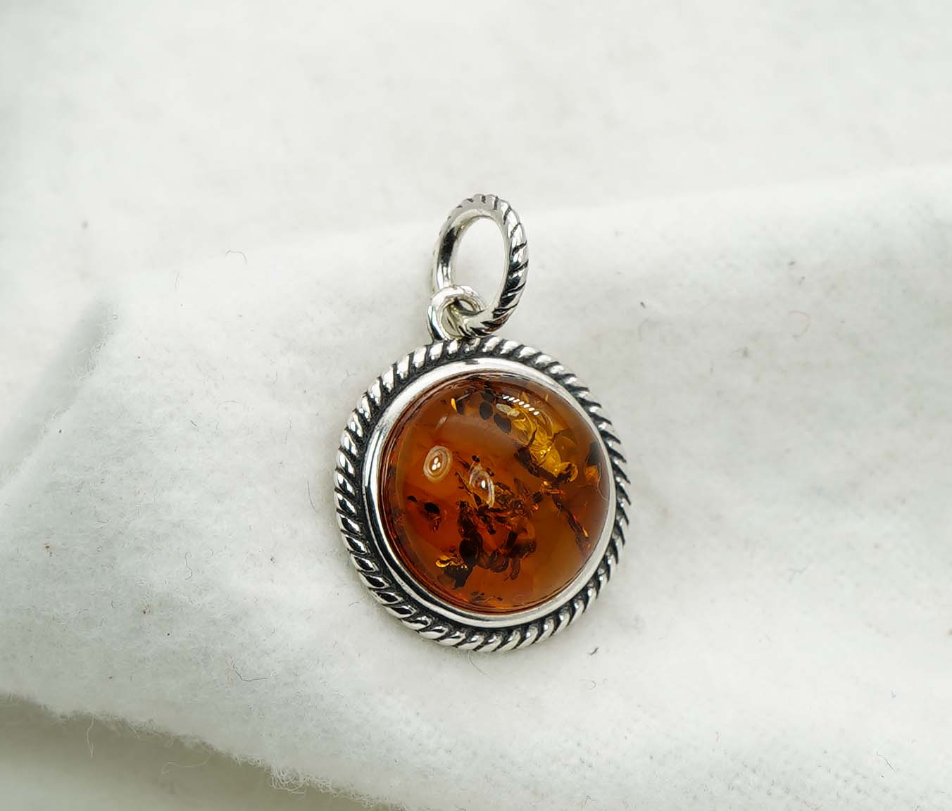 925 Solid Sterling Silver Natural Baltic Amber Pendant - 2.4 Gram