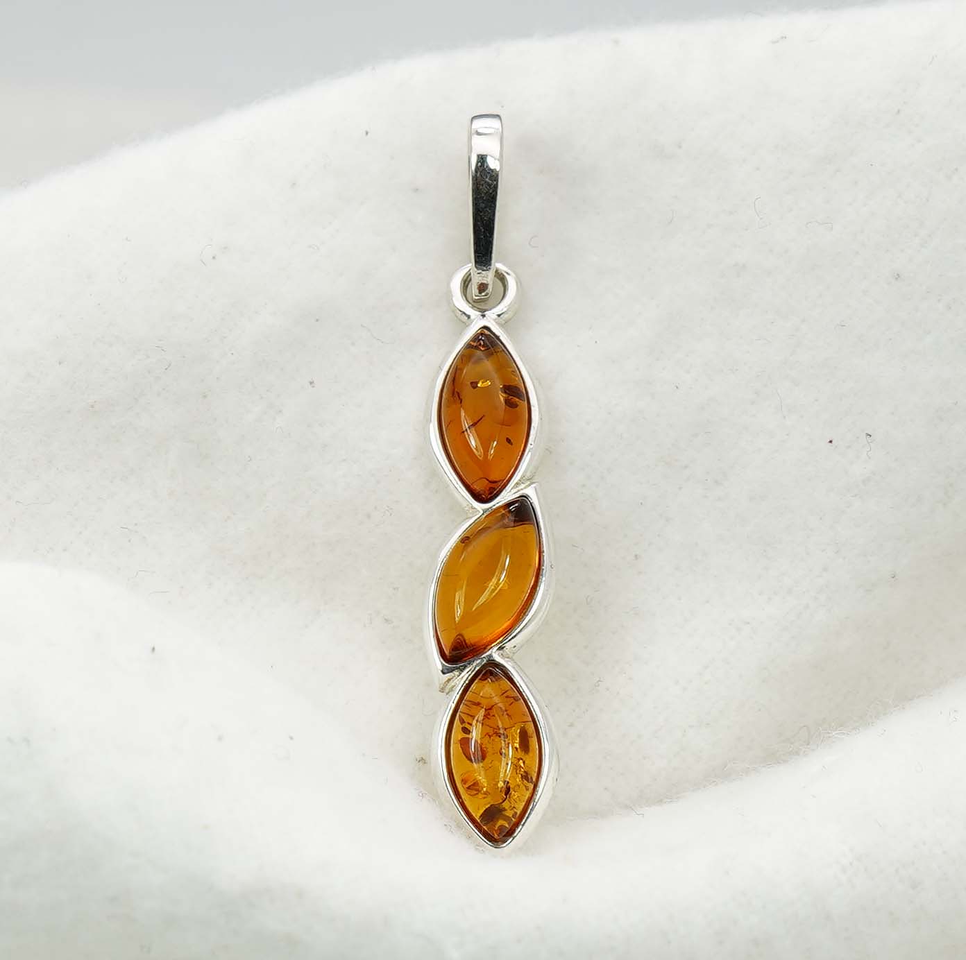 925 Solid Sterling Silver Natural Baltic Amber Pendant 2.2 Gram