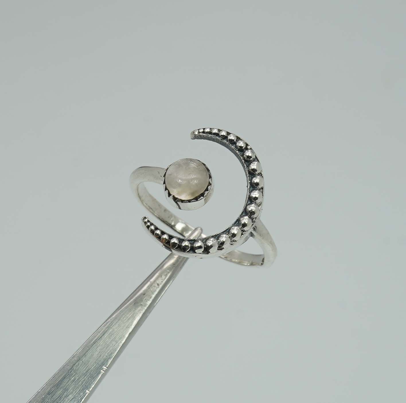 925 Sterling Silver Moon Style Ring - 3 Grams