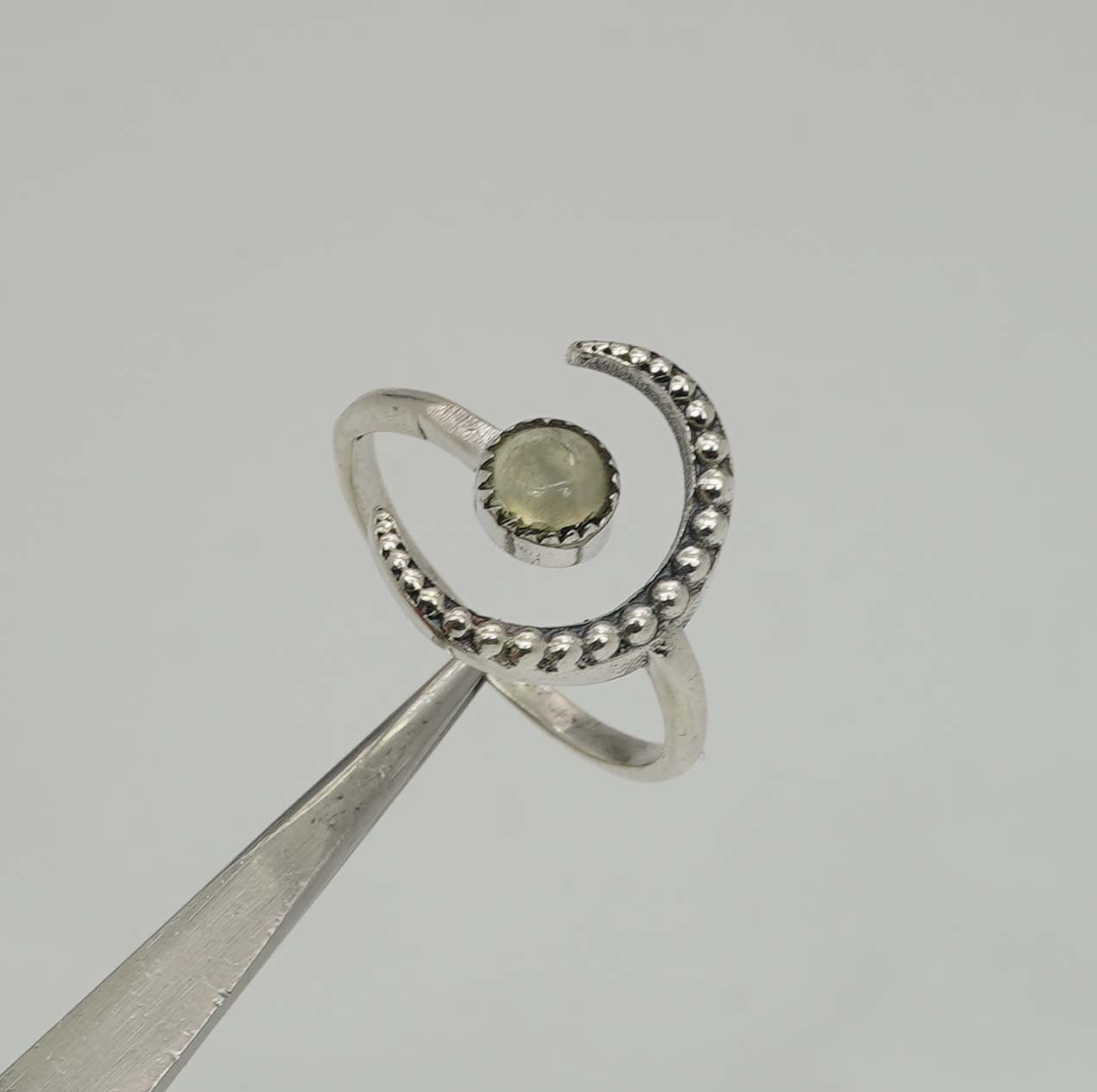 925 Sterling Silver Moon Style Ring - 3 Grams