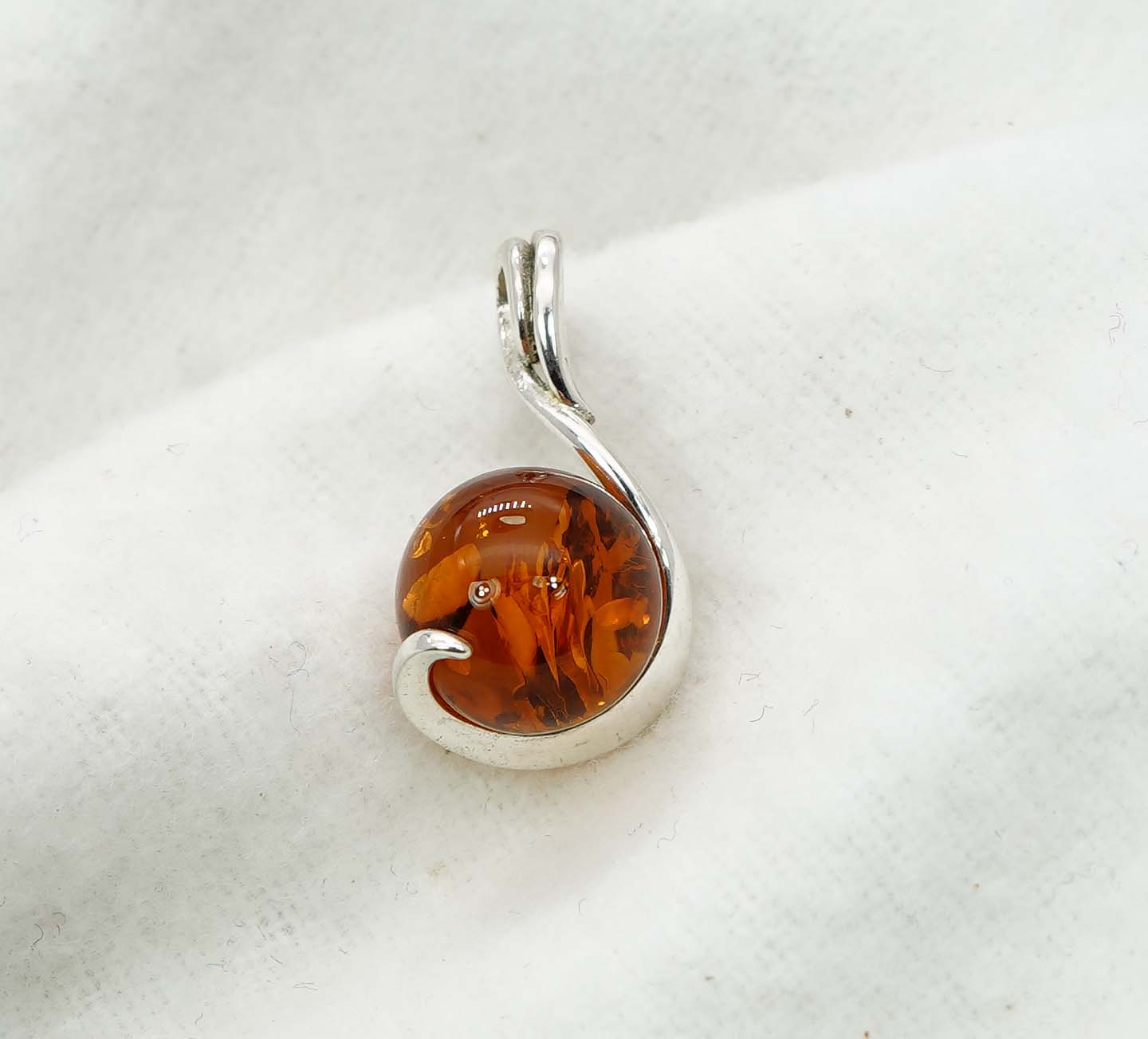 925 Solid Sterling Silver Natural Baltic Amber Pendant -2 Gram