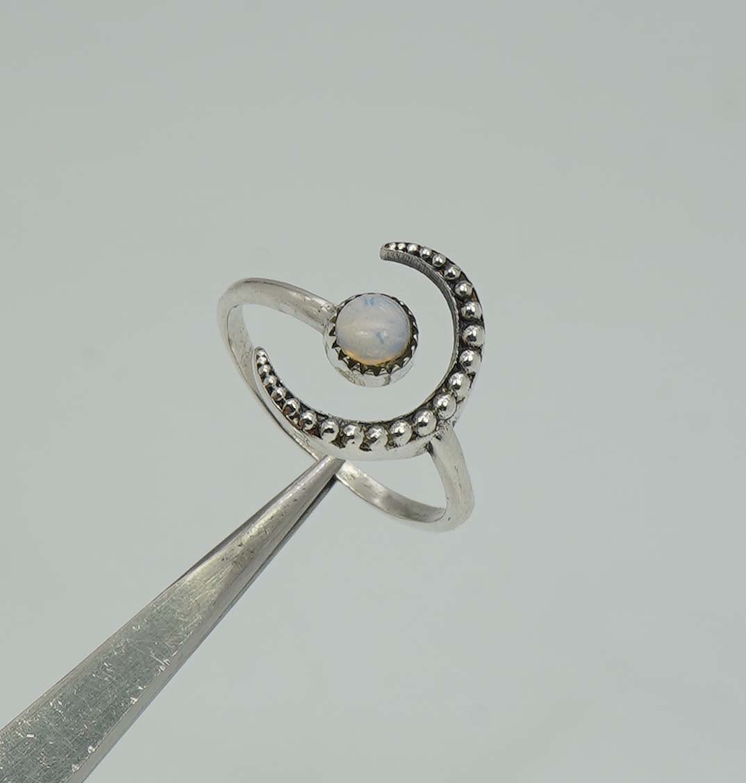 925 Sterling Silver Moon Style Ring - 3 Grams