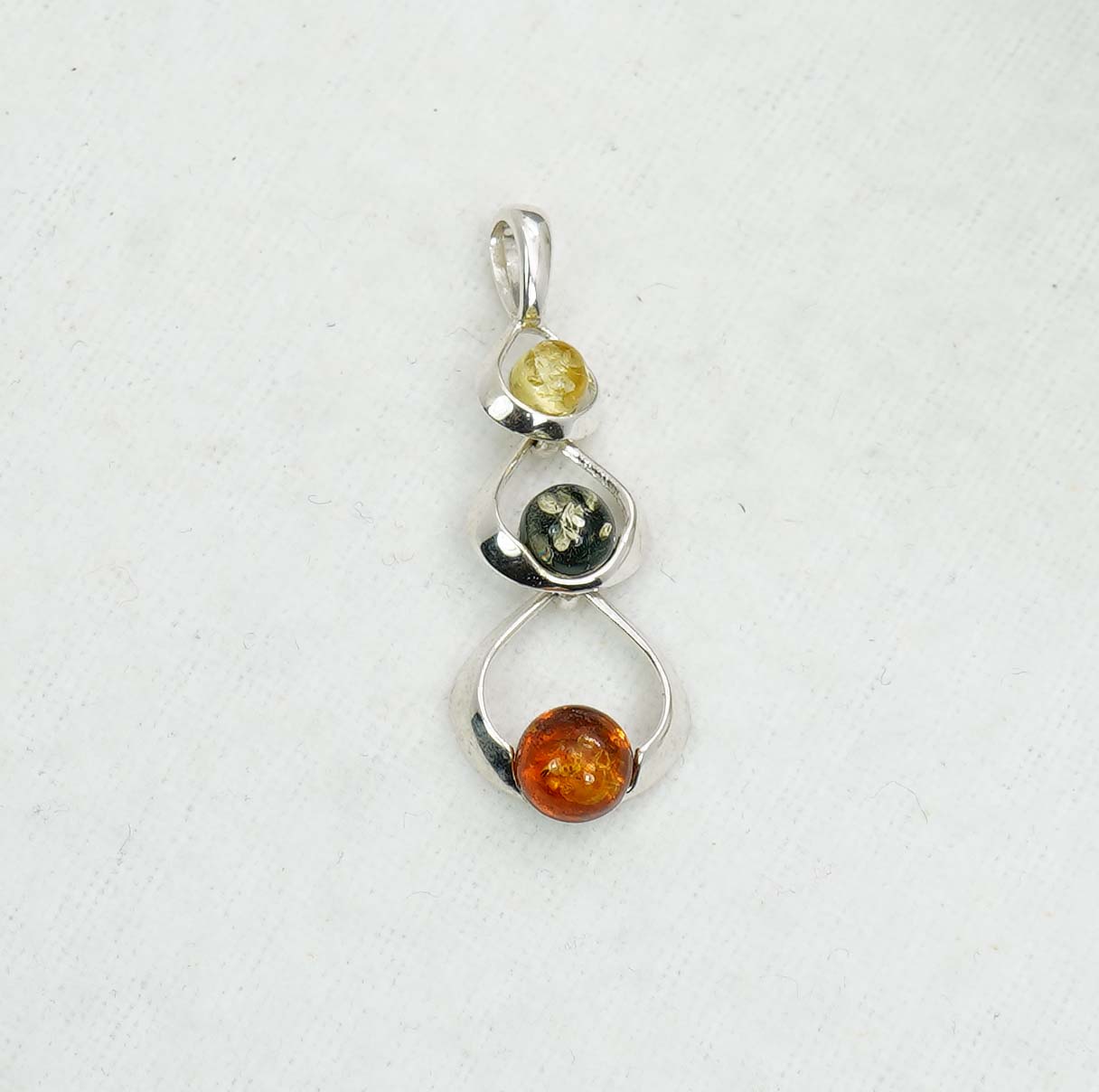 925 Solid Sterling Silver Natural Baltic Amber Pendant 1.7 Gram