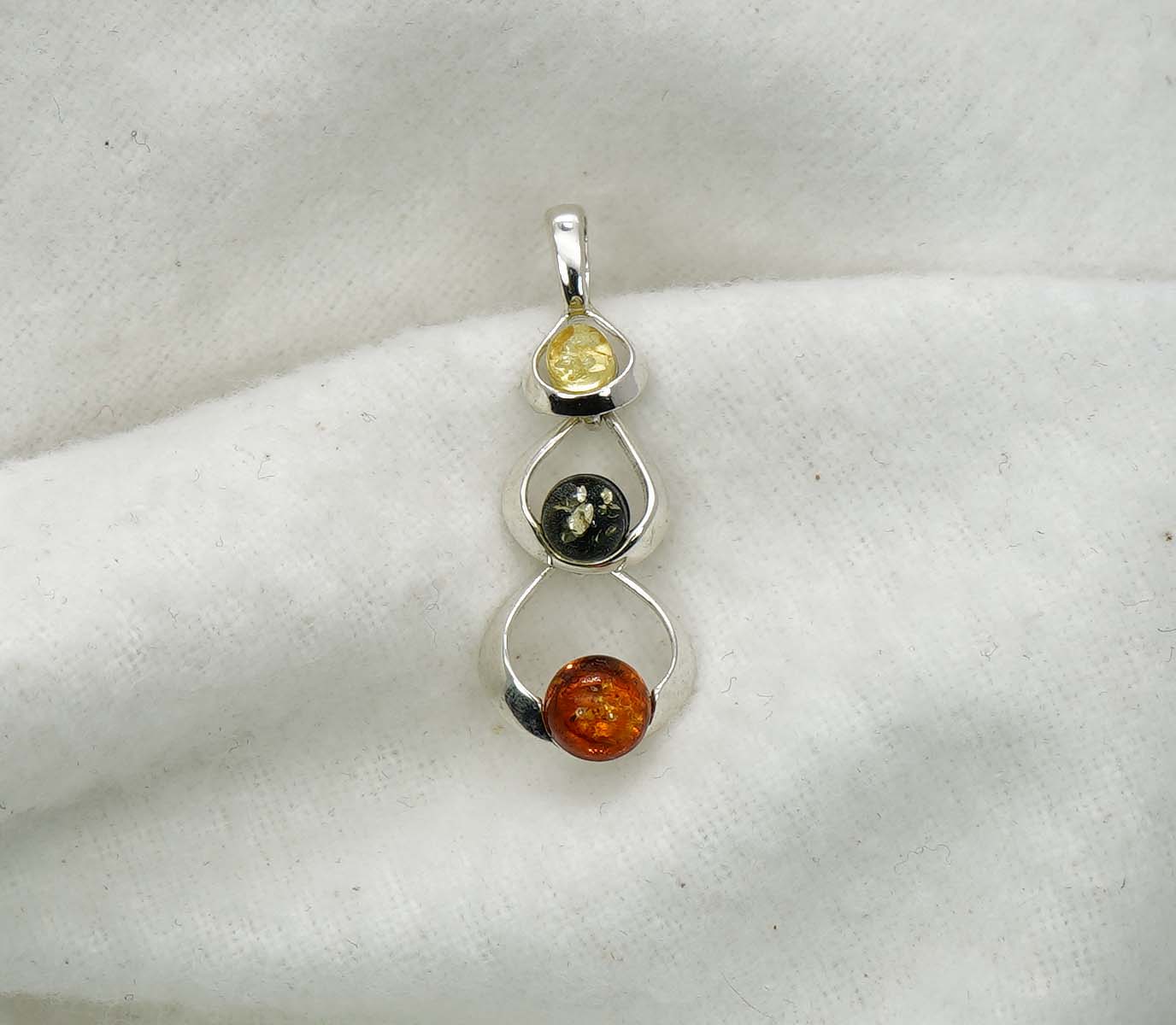 925 Solid Sterling Silver Natural Baltic Amber Pendant 1.7 Gram