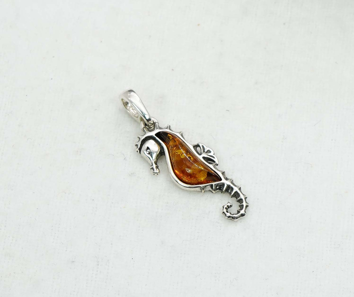 925 Solid Sterling Silver Natural Baltic Amber Pendant 2.4 Gram