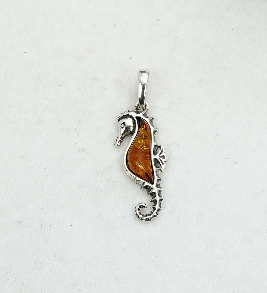 925 Solid Sterling Silver Natural Baltic Amber Pendant 2.4 Gram