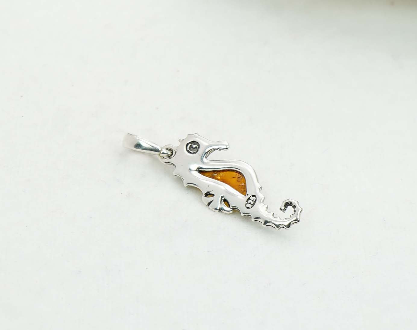 925 Solid Sterling Silver Natural Baltic Amber Pendant 2.4 Gram