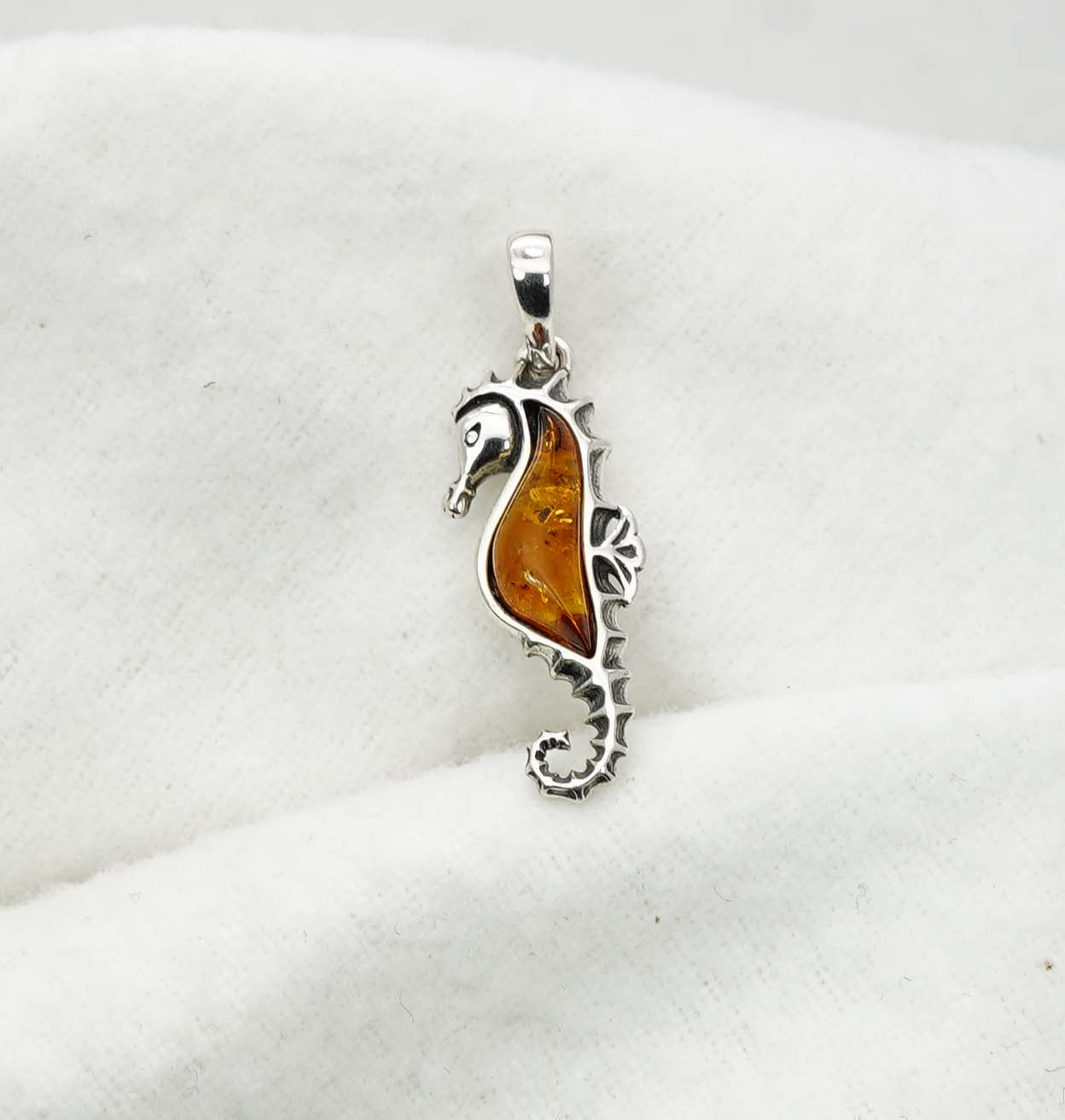 925 Solid Sterling Silver Natural Baltic Amber Pendant 2.4 Gram