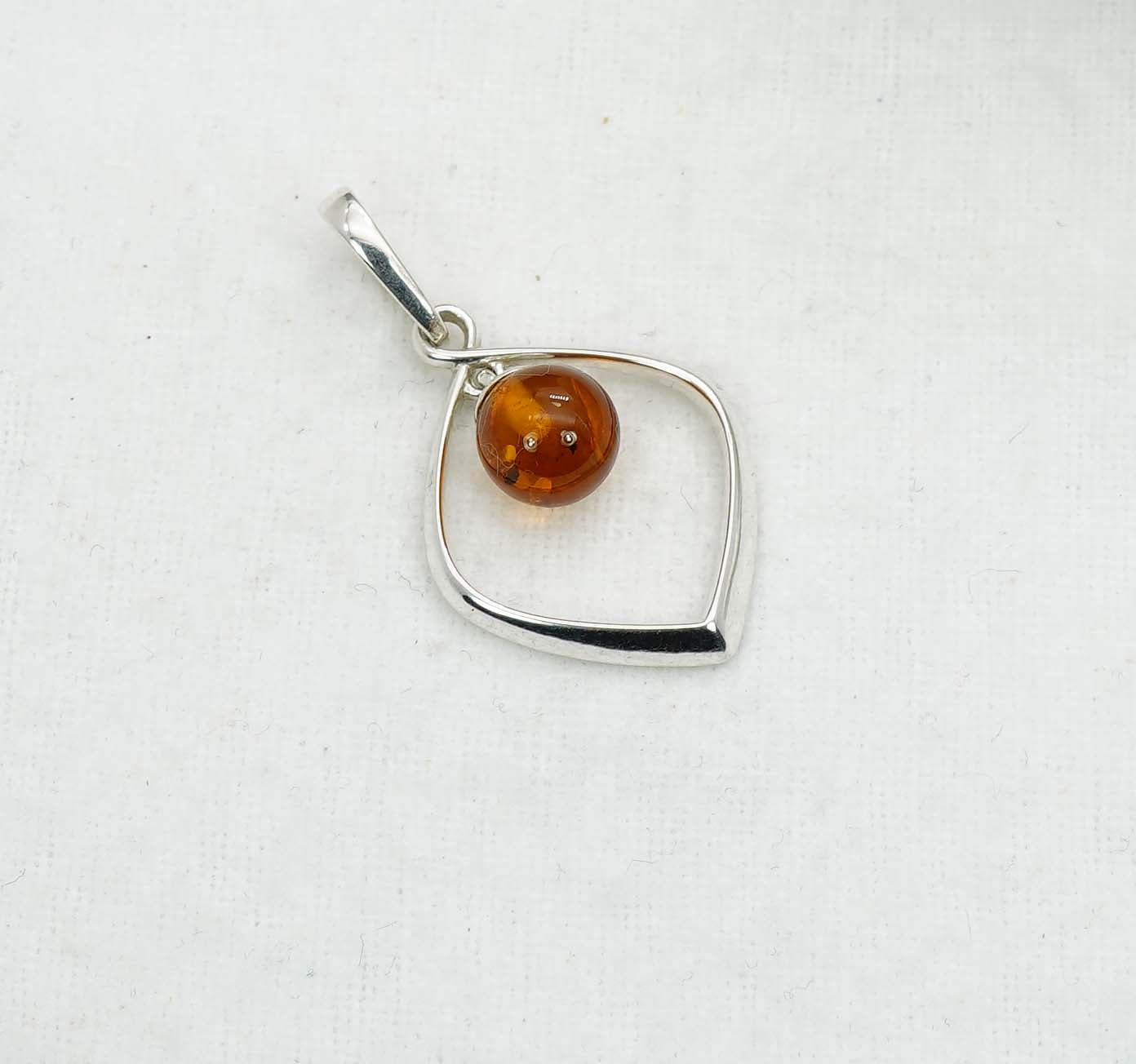 925 Solid Sterling Silver Natural Baltic Amber Pendant 2.4 Gram