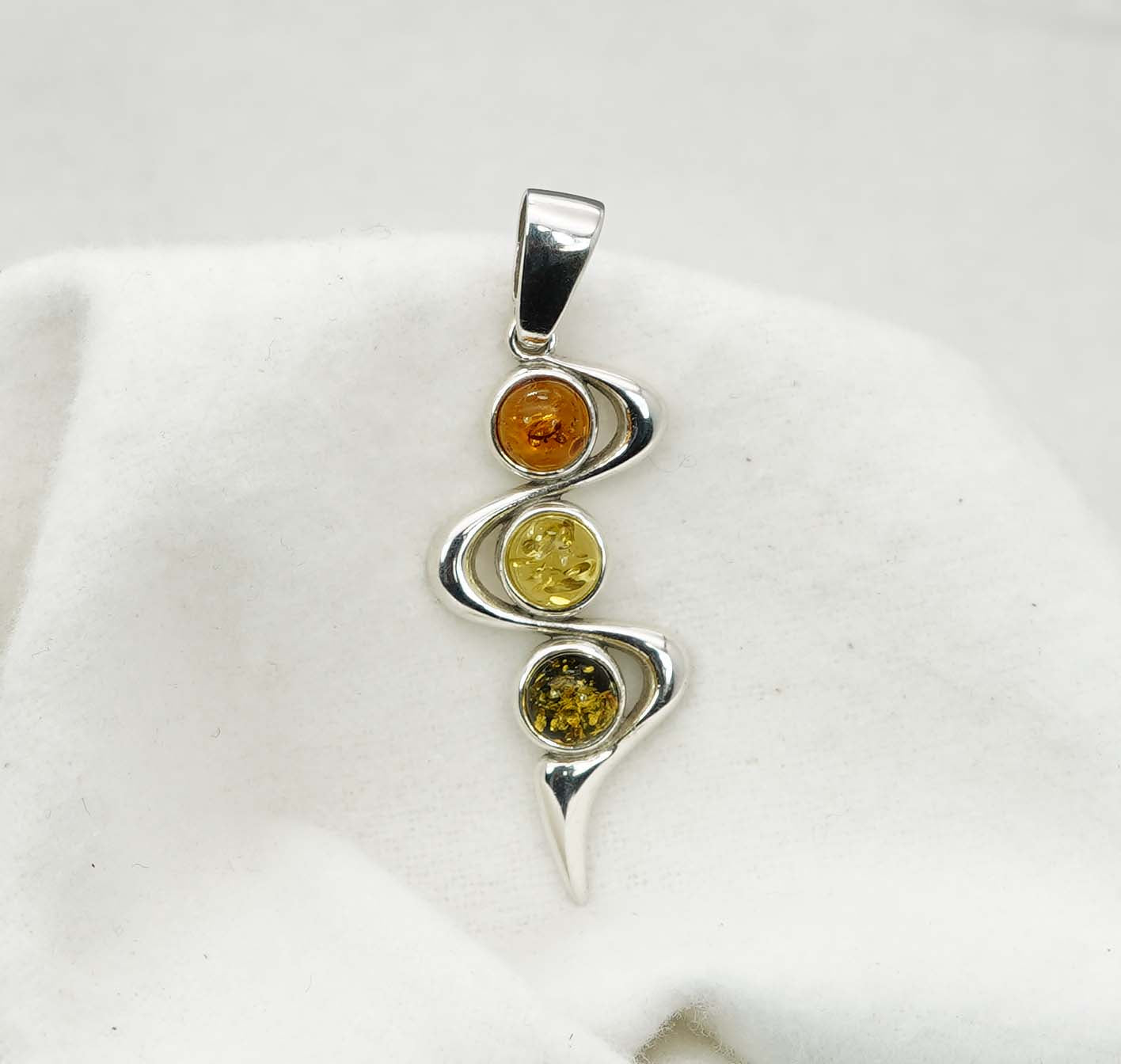 925 Solid Sterling Silver Natural Baltic Amber Pendant 5.1 Gram