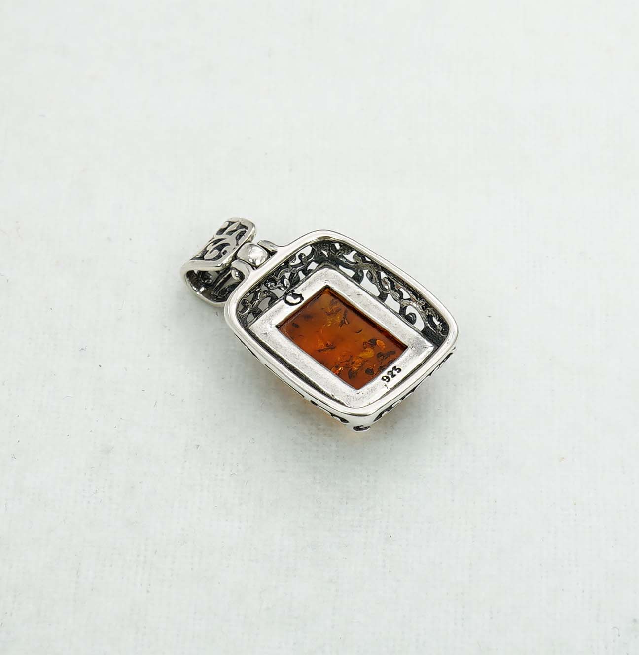 925 Solid Sterling Silver Natural Baltic Amber Pendant 4.1 Gram