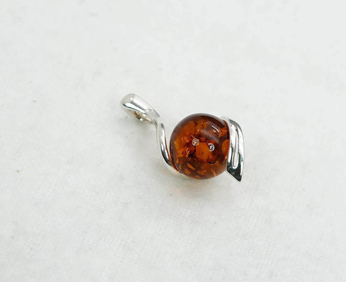 925 Solid Sterling Silver Natural Baltic Amber Pendant 2.2 Gram