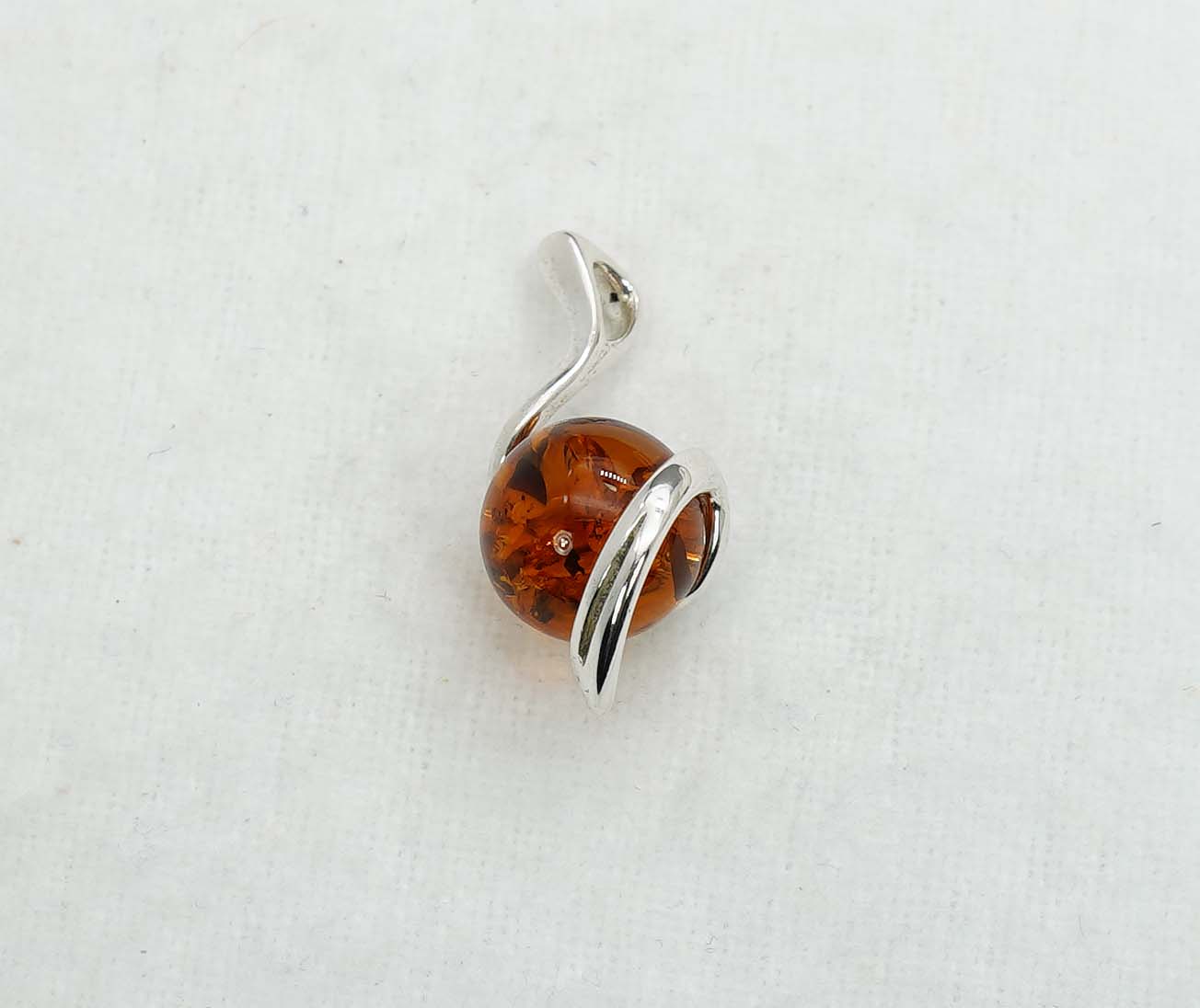 925 Solid Sterling Silver Natural Baltic Amber Pendant 2.2 Gram