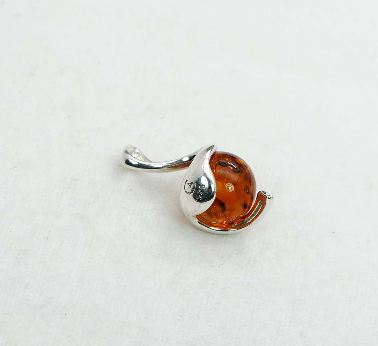 925 Solid Sterling Silver Natural Baltic Amber Pendant 2.2 Gram