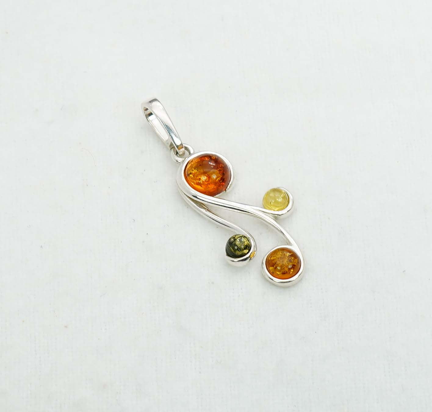 925 Solid Sterling Silver Natural Baltic Amber Pendant 2.6 Gram