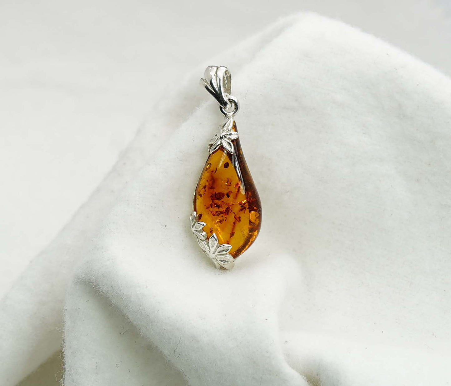 925 Solid Sterling Silver Natural Baltic Amber Pendant 2.4 Gram
