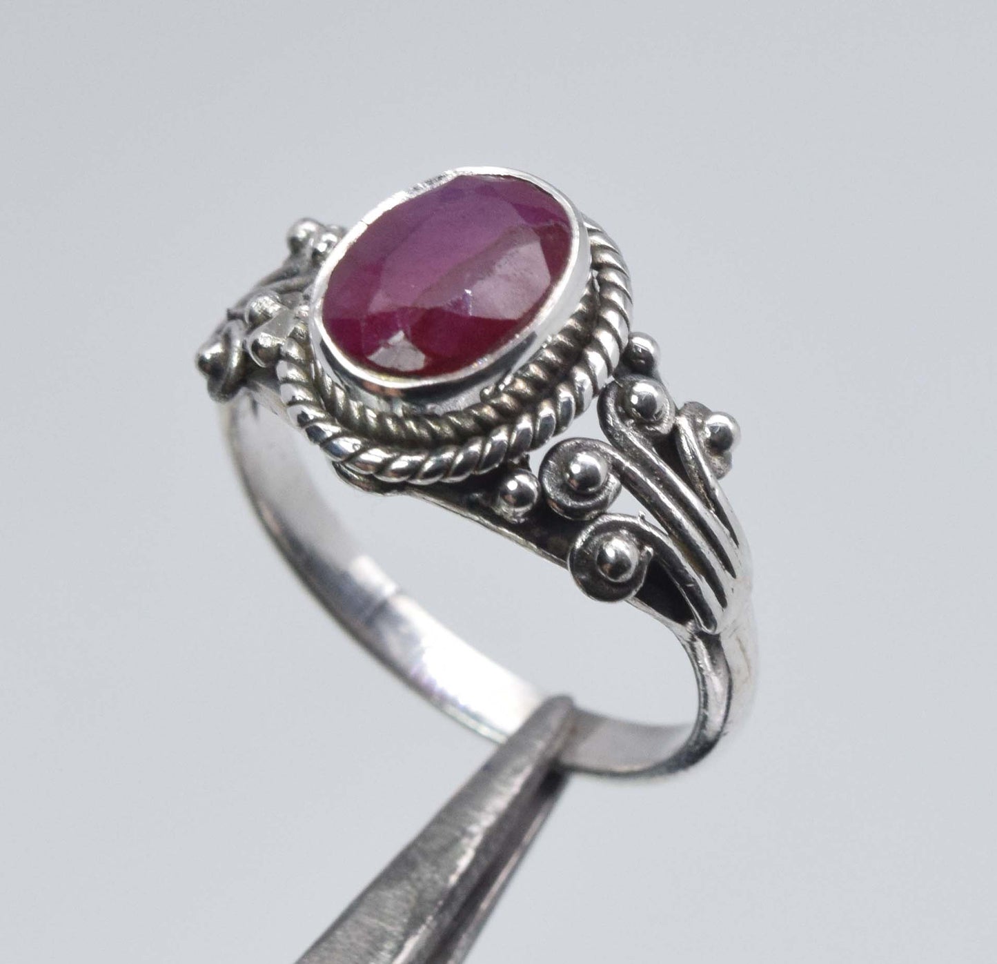 925 Sterling Silver Designer Ring - 3.5 Gram