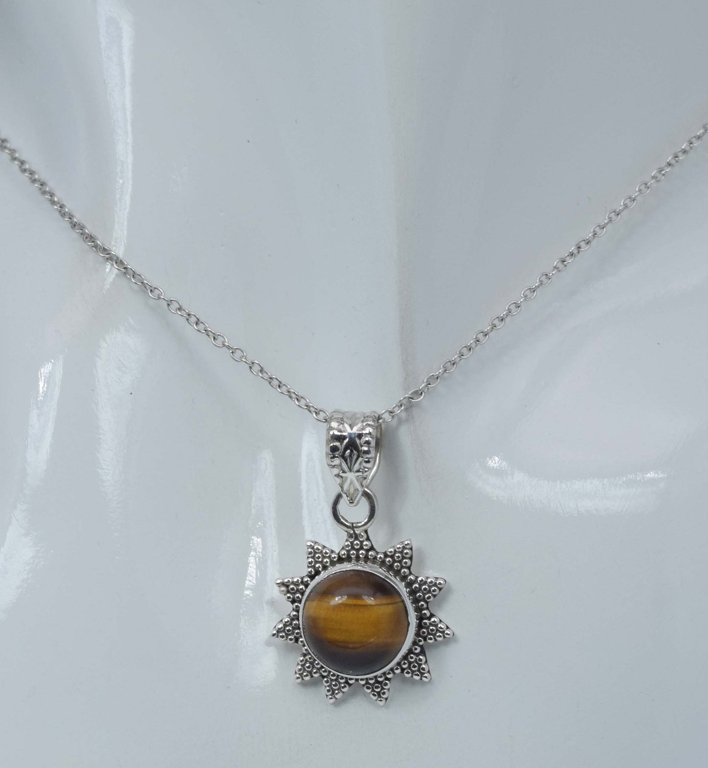 925 Solid Sterling Silver Sun Style Pendant - 3 Grams