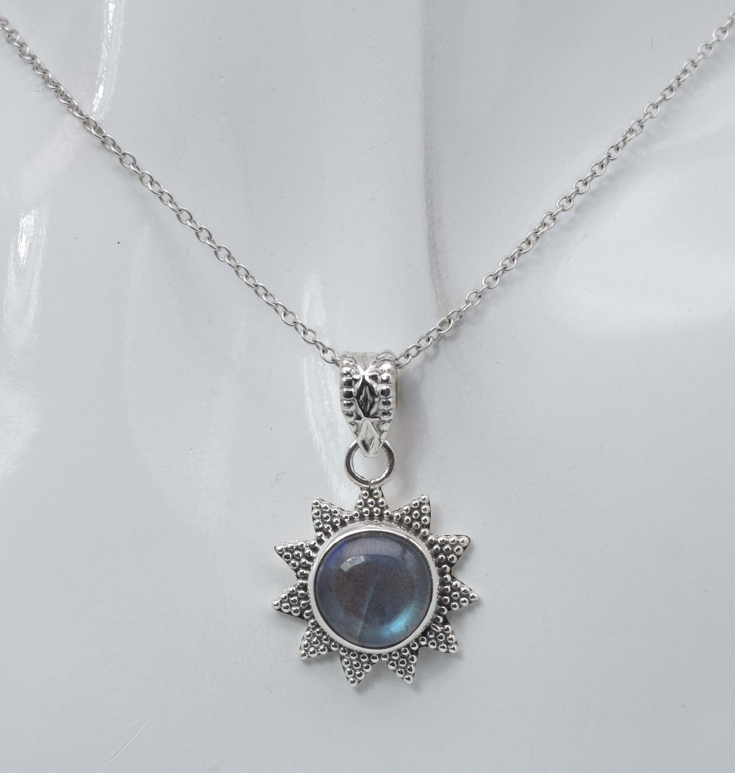 925 Solid Sterling Silver Sun Style Pendant - 3 Grams