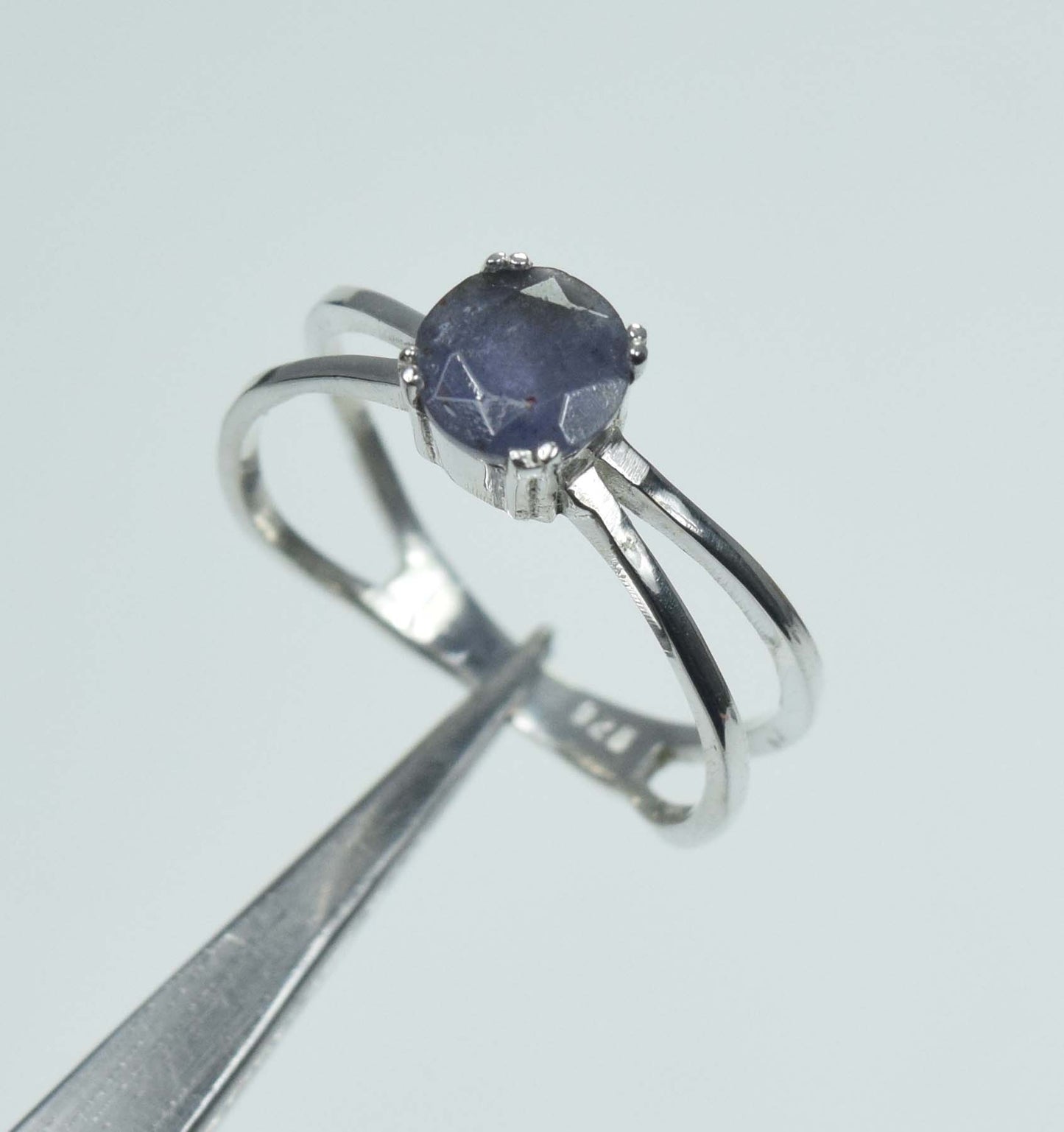 925 Solid Sterling silver Faceted Ring - 2 Grams