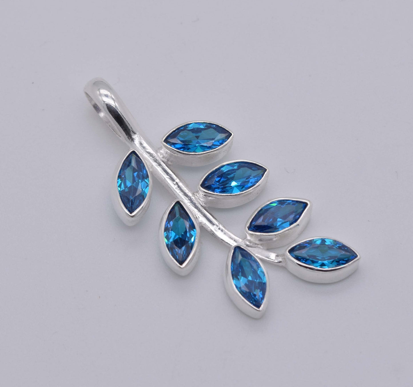 925 Solid Sterling Silver Seven Stone Leaf Style Pendant - 5.3 Grams