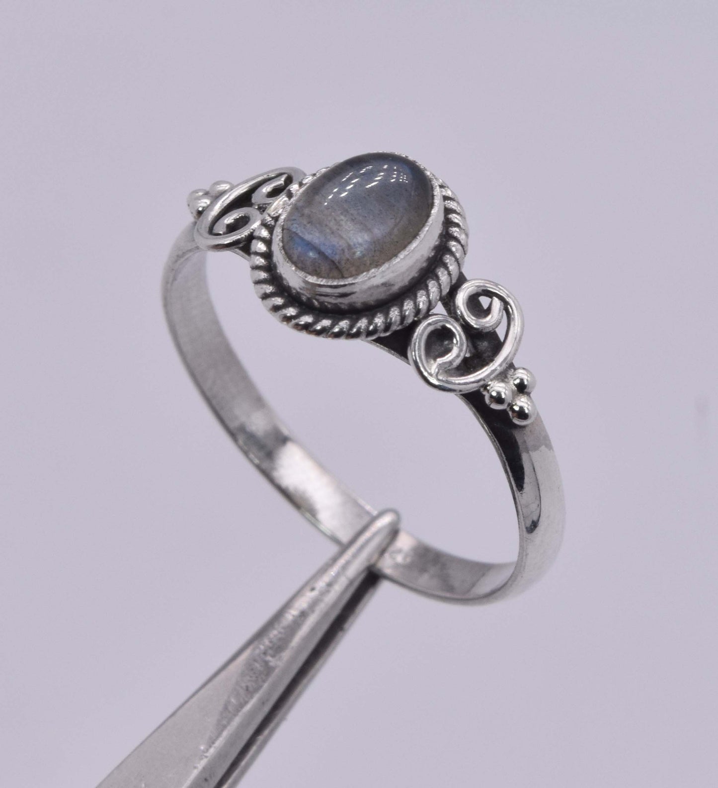 925 Solid Sterling Silver Ring - 2.3 Grams