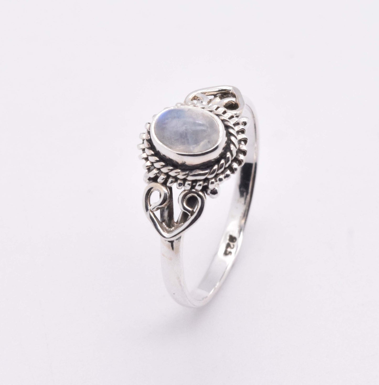 925 Solid Sterling Silver Designer Ring - 2 Grams